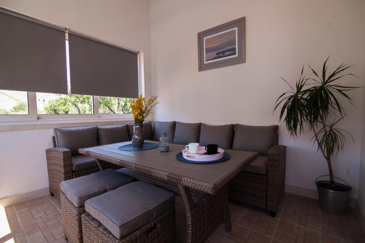 Family Apartments Brach Bol Bagian luar foto
