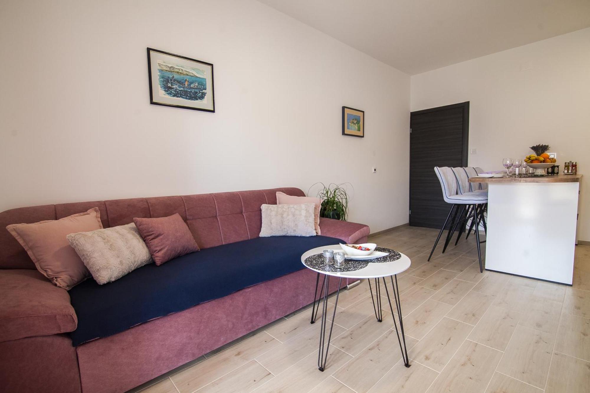 Family Apartments Brach Bol Bagian luar foto