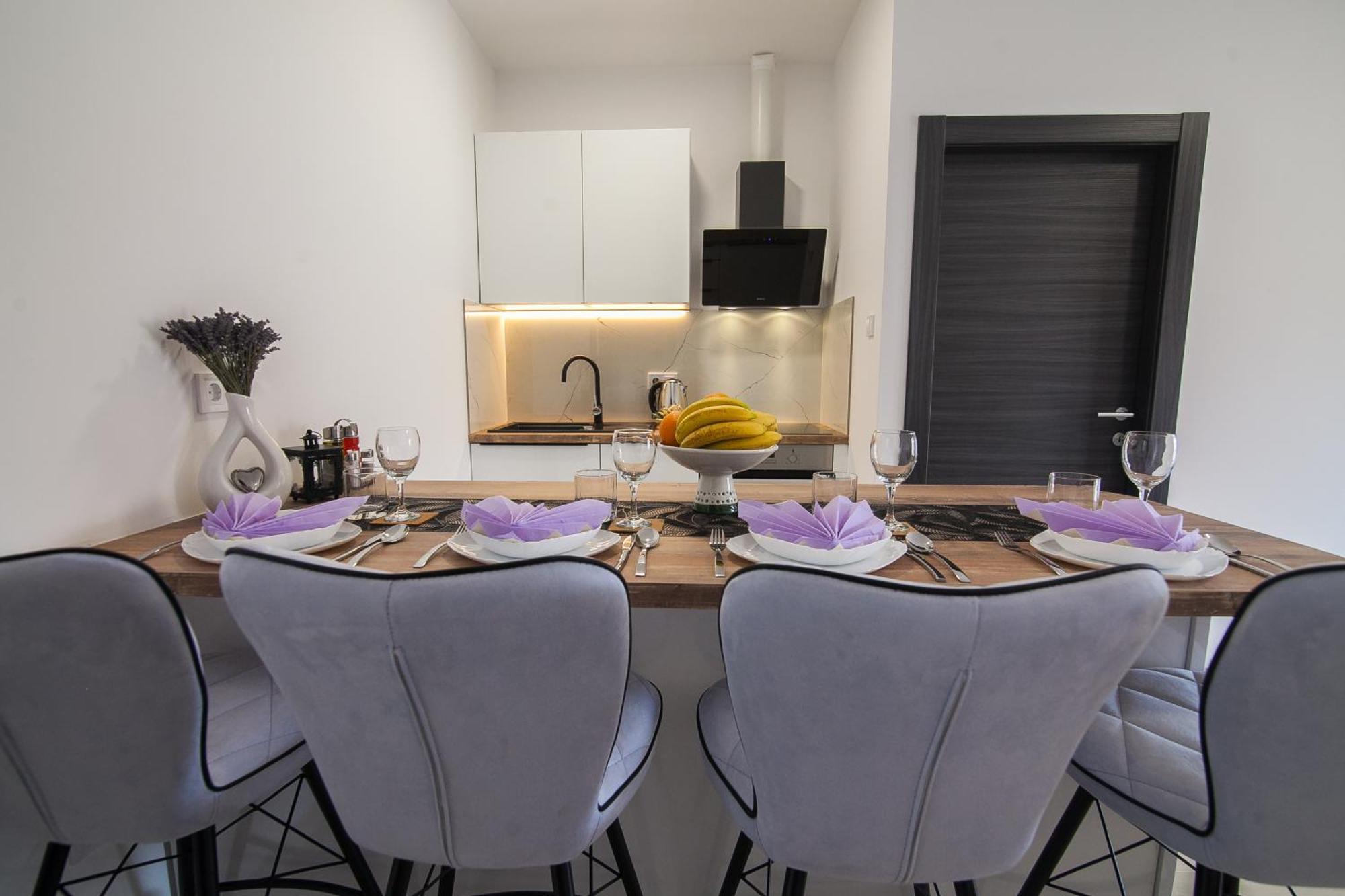 Family Apartments Brach Bol Bagian luar foto