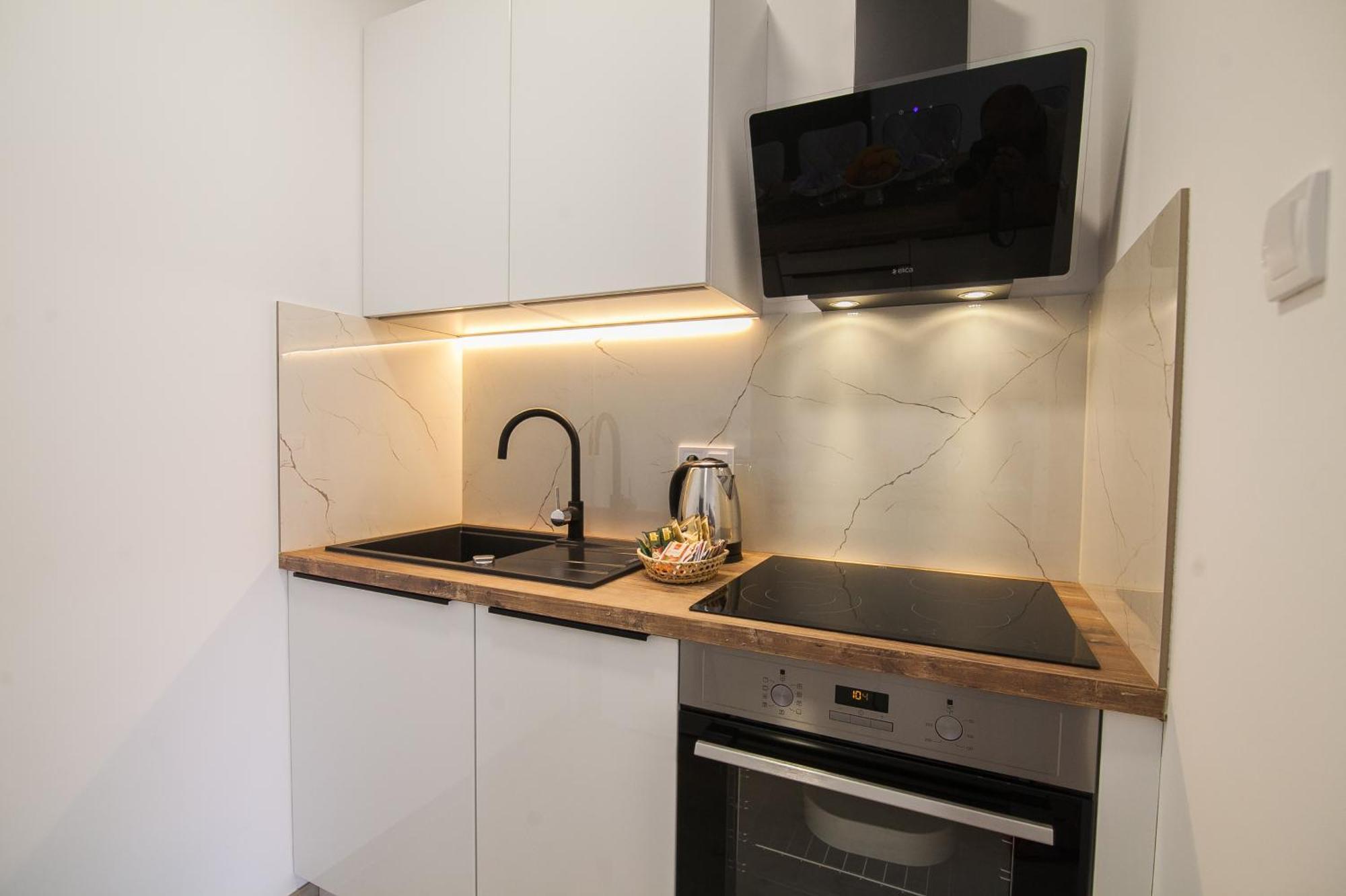 Family Apartments Brach Bol Bagian luar foto