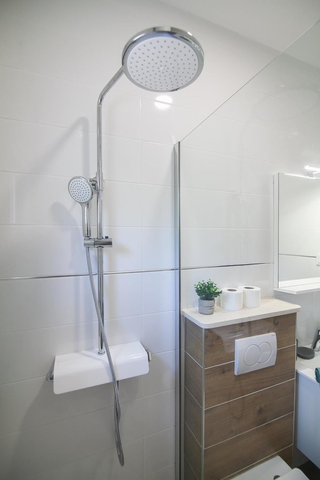 Family Apartments Brach Bol Bagian luar foto